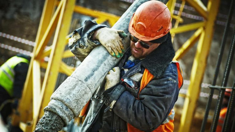 Un uomo al lavoro - Foto Pexels - Emmepress.com